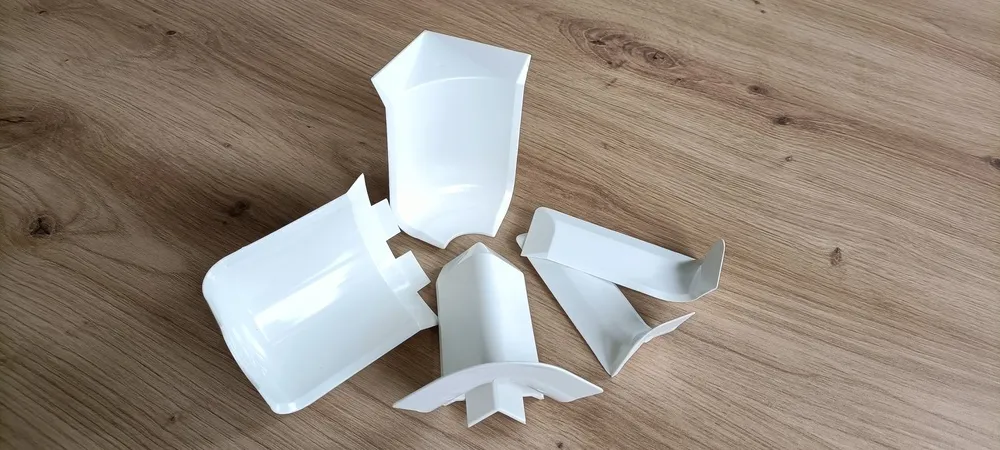 Image du produit EMBOUT DE PLINTHE HAUTEUR 80 ET 100 MM de Polydis Plastiques - 1