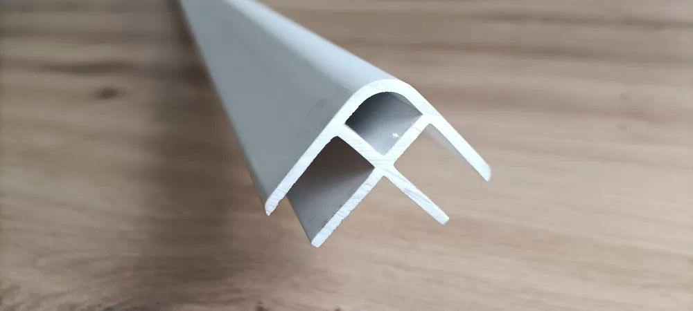 Image du produit CORNIERE ANGLE 10 MM 3ml de Polydis Plastiques - 1