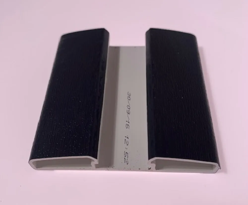 Image du produit BARRE ECHARPE PVC ANTHRACITE /ml de Polydis Plastiques - 1