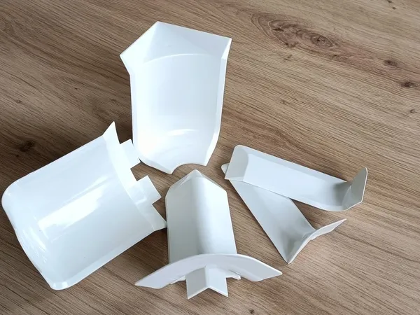 Image du produit EMBOUT DE PLINTHE HAUTEUR 80 ET 100 MM de Polydis Plastiques