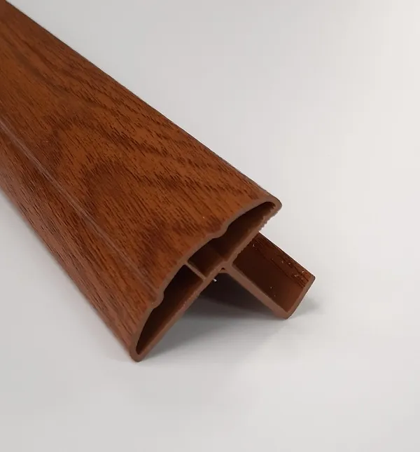 Image du produit BATTUE PVC CHENE DORE /ml de Polydis Plastiques