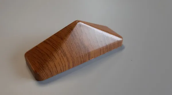 Image du produit CHAPEAU POINTU CHENE DORE LISSE 80 MM de Polydis Plastiques