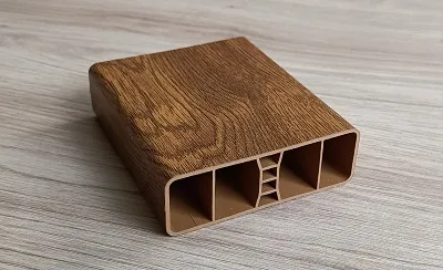 Image du produit LISSE PVC CHE DORE DROITE 80X26 MM /ml de Polydis Plastiques