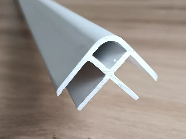 Image du produit CORNIERE ANGLE 10 MM 3ml de Polydis Plastiques