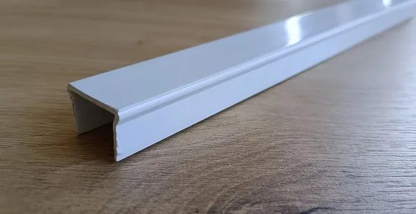 Image du produit CLIP DROIT TRAVERSE 85X32 MM /ml de Polydis Plastiques